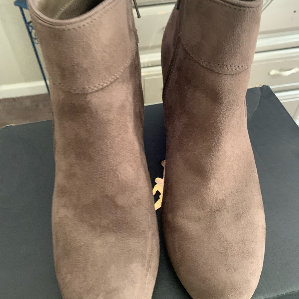 Tan Wedges